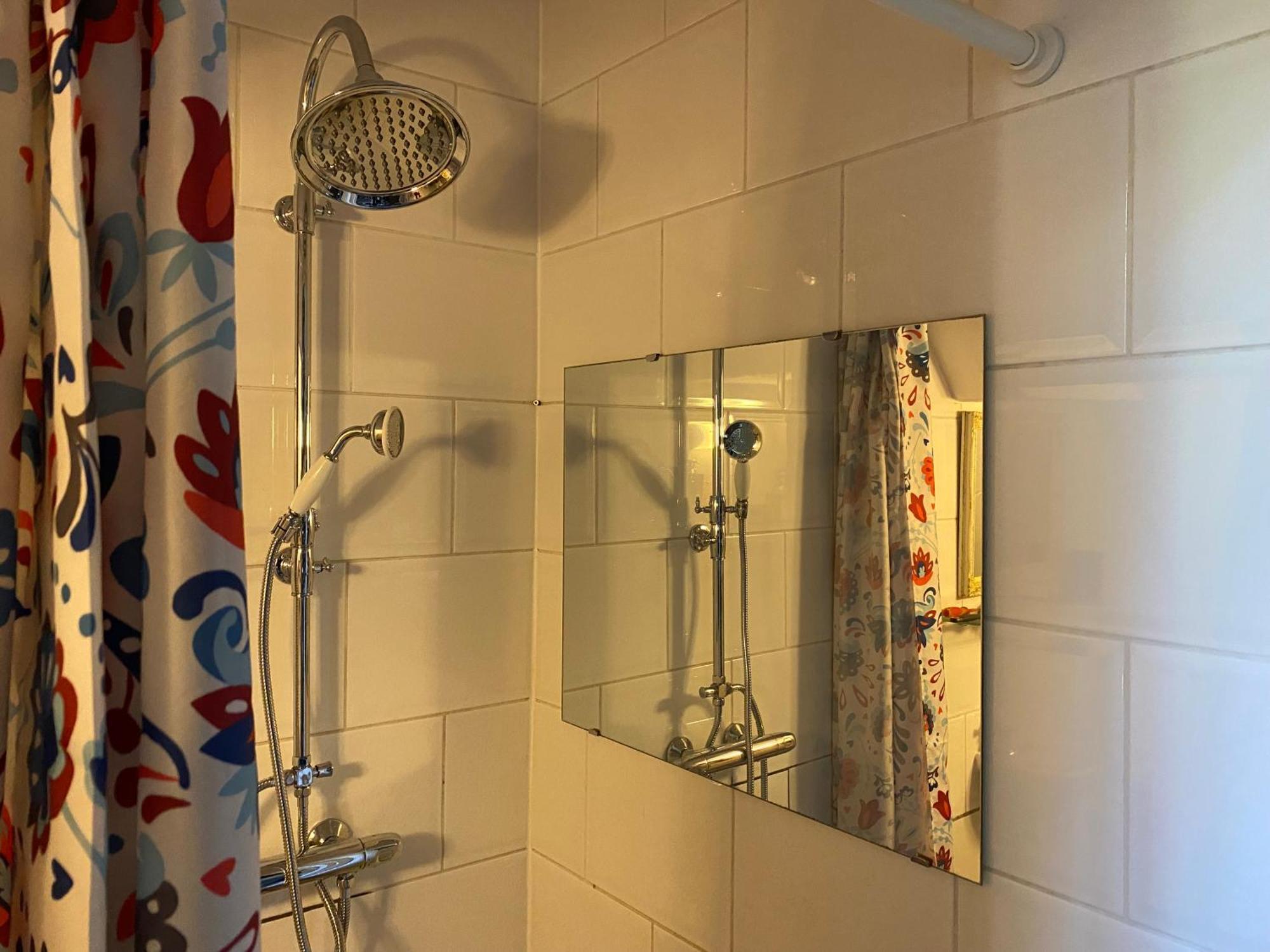 Caravan Stadstuin Goedereede Let Op De Badkamer Moet Met Andere Gasten Gedeeld Worden Esterno foto